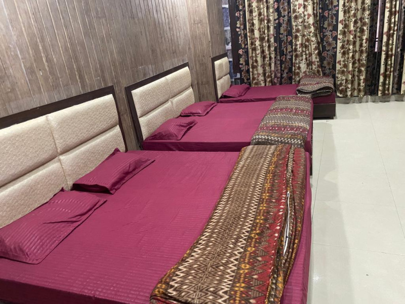  Hotels 86 Sq.ft. for Rent in Golden Temple, Amritsar