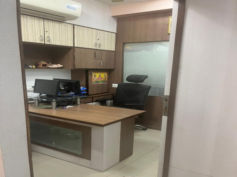  Office Space 777 Sq.ft. for Sale in Thaltej, Ahmedabad
