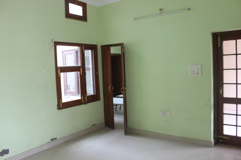 2 BHK House 2800 Sq.ft. for Rent in G.T. Road, Amritsar