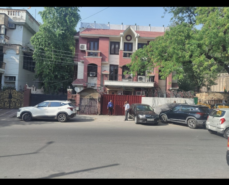 Office Space 5200 Sq.ft. for Sale in Hauz Khas Enclave, Delhi