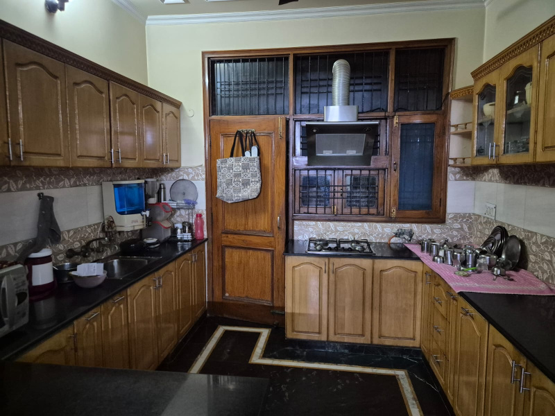 3 BHK House 180 Sq. Meter for Rent in Sector 41 Noida
