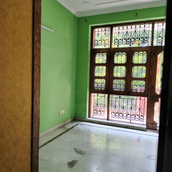 3 BHK Builder Floor 200 Sq. Meter for Rent in Sector 52 Noida