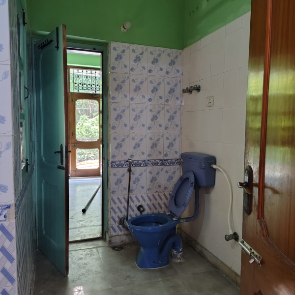 3 BHK Builder Floor 200 Sq. Meter for Rent in Sector 52 Noida
