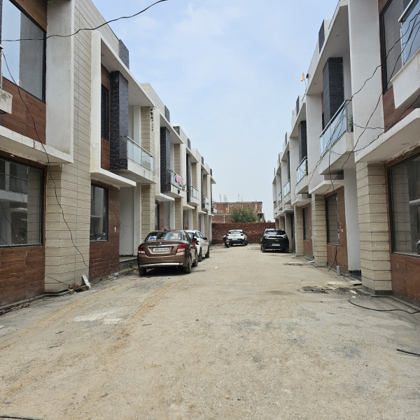 3 BHK Villa 2150 Sq.ft. for Sale in Sector 16B Greater Noida West
