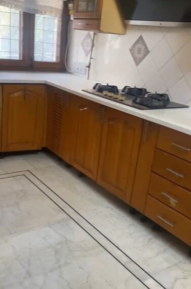 8 BHK 5000 Sq.ft. House for Sale in Ashok Vihar, Delhi