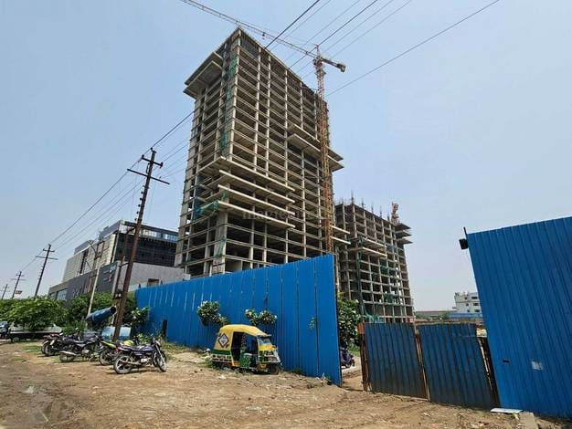  100 Sq.ft. Commercial Shop for Sale in Sector 140, Noida, 