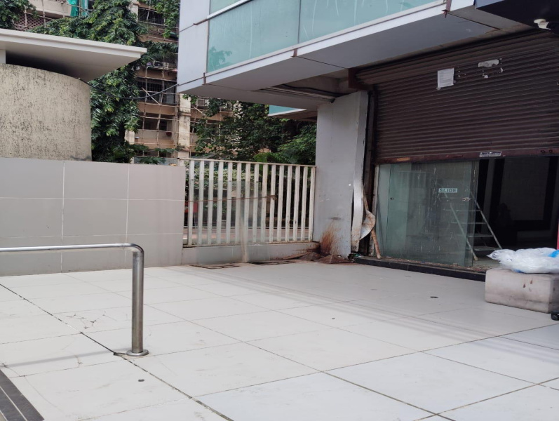  5442 Sq.ft. Showroom for Rent in Juhu Lane, Andheri West, Mumbai
