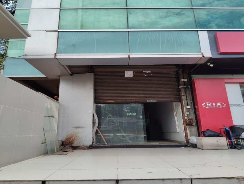  5442 Sq.ft. Showroom for Rent in Juhu Lane, Andheri West, Mumbai
