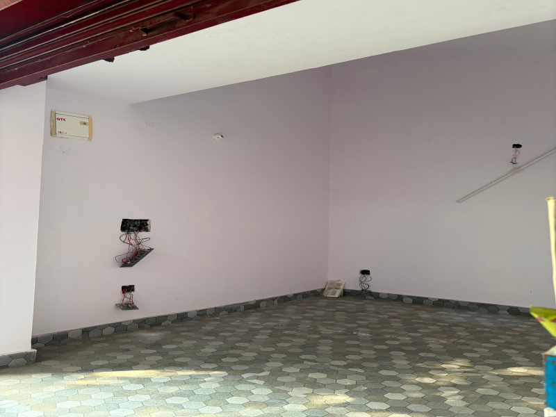  9 Sq. Meter Commercial Shop for Rent in Ignou Road, Delhi
