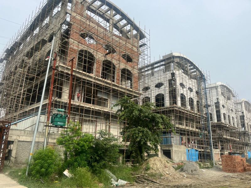  11395 Sq.ft. Studio Apartment for Sale in Yamuna Expressway, Greater Noida