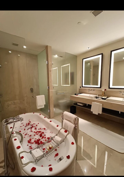  600000 Sq.ft. Hotels for Sale in Madhapur, Hyderabad