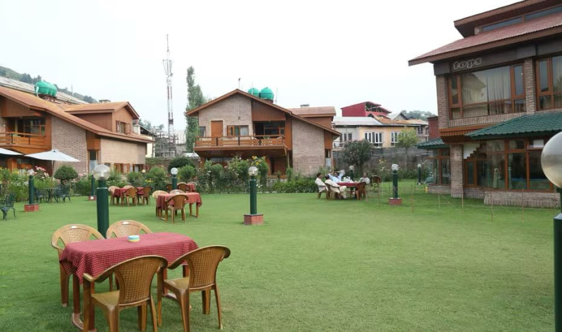  60000 Sq.ft. Hotels for Sale in Dalgate, Srinagar