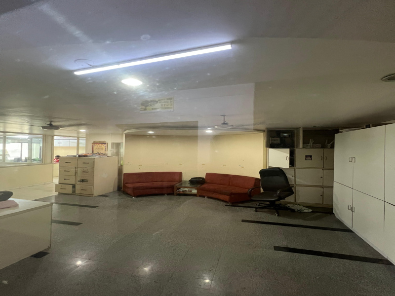  2200 Sq.ft. Office Space for Rent in Navrangpura, Ahmedabad