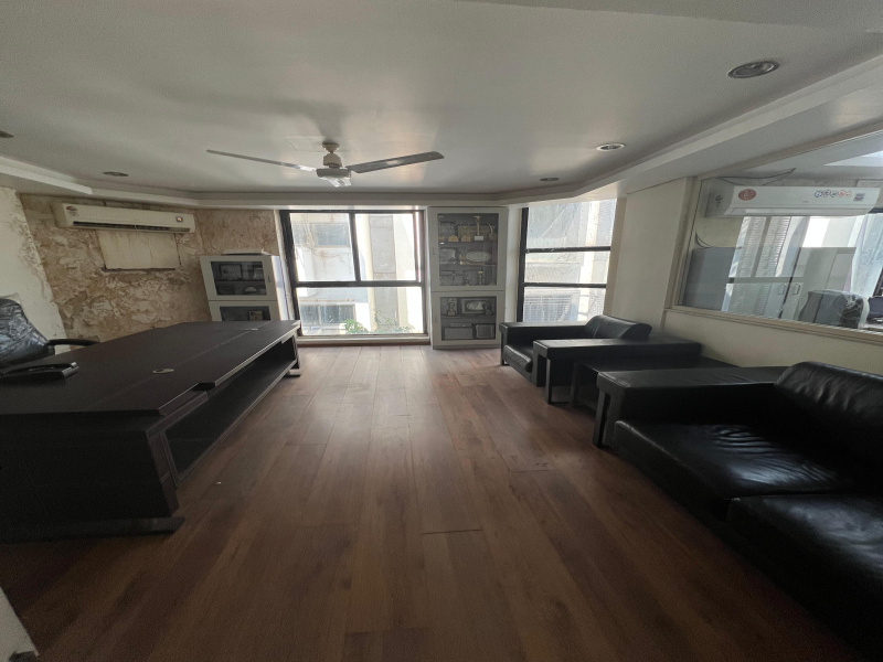  2200 Sq.ft. Office Space for Rent in Navrangpura, Ahmedabad