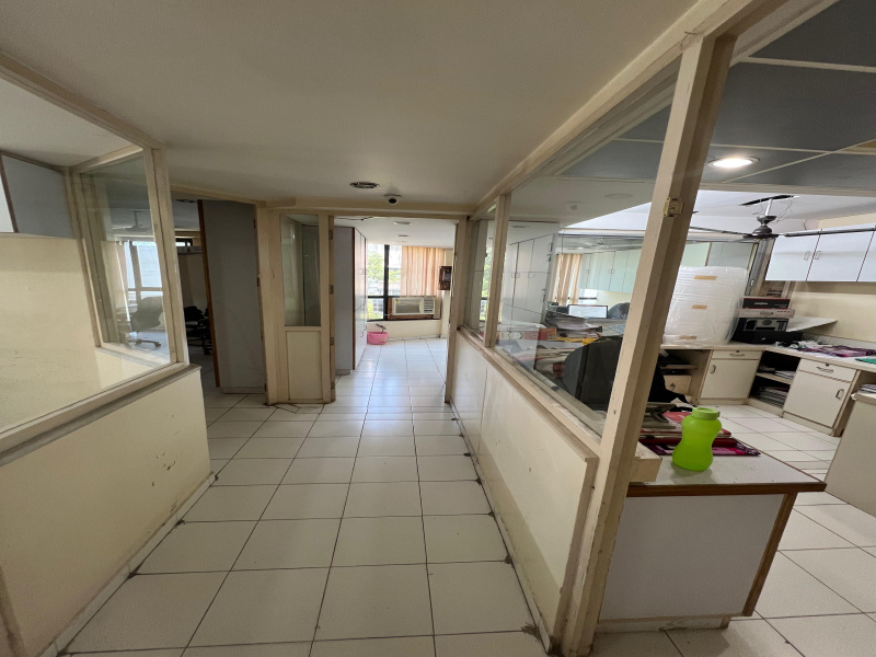 2200 Sq.ft. Office Space for Rent in Navrangpura, Ahmedabad