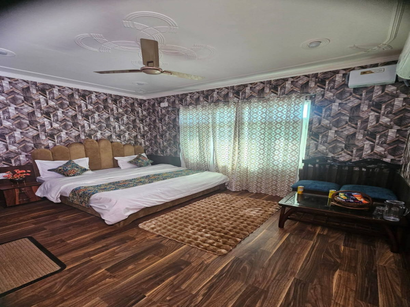  2500 Sq.ft. Hotels for Sale in Lal Bazar, Srinagar