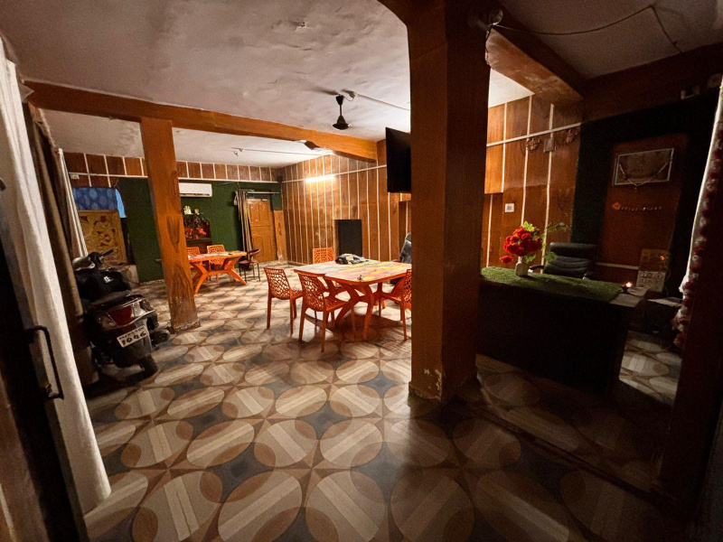  2400 Sq.ft. Commercial Shop for Sale in Saikheda, Narsinghpur