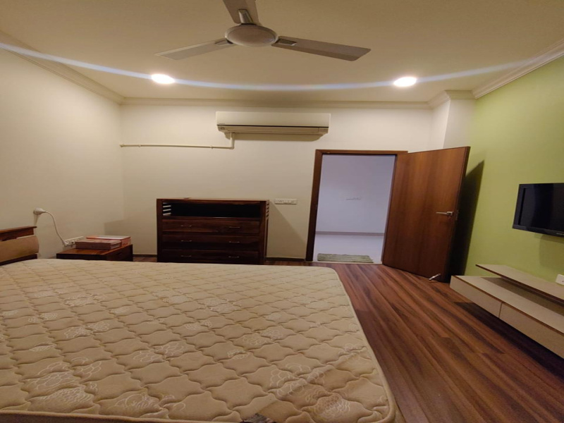 4 BHK 3700 Sq.ft. Apartment for Rent in Vaishno Devi Circle, Sarkhej, Ahmedabad