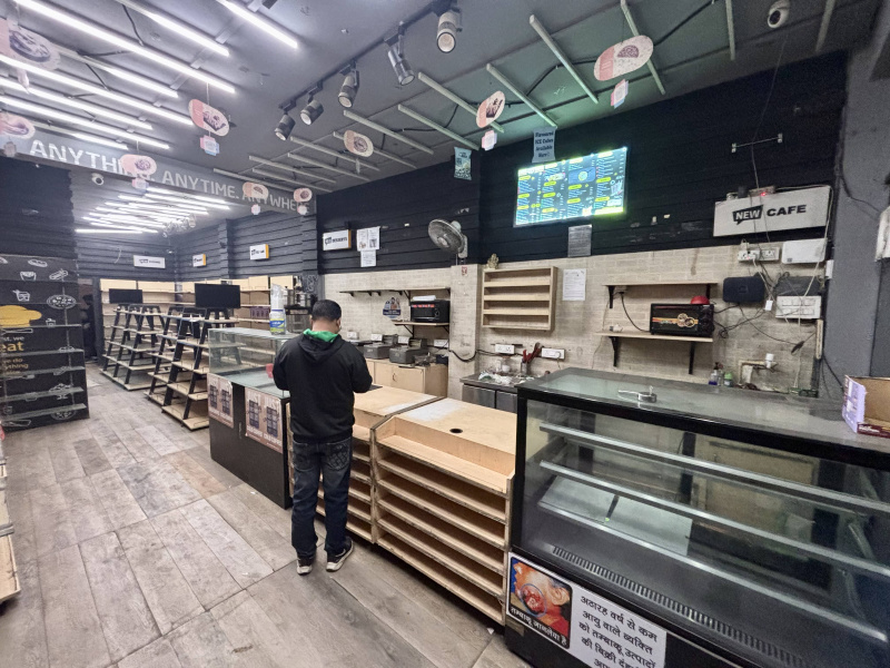  900 Sq.ft. Commercial Shop for Rent in Bank Enclave, Laxmi Nagar, Delhi