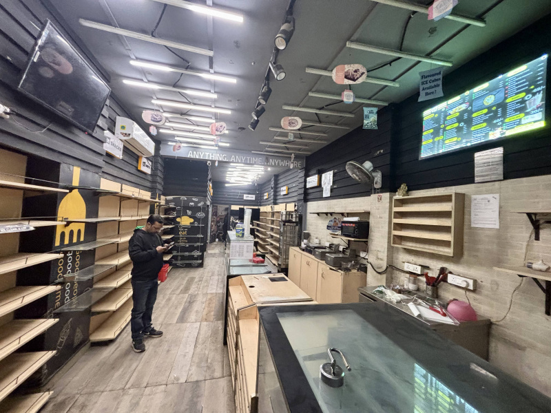  900 Sq.ft. Commercial Shop for Rent in Bank Enclave, Laxmi Nagar, Delhi
