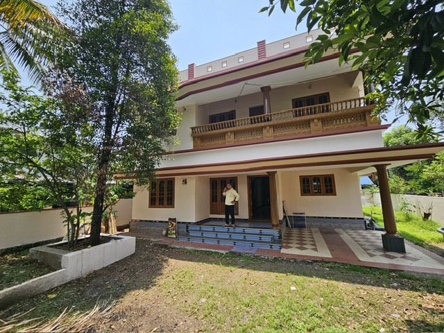 4 BHK 2000 Sq.ft. House for Sale in Aluva, Ernakulam