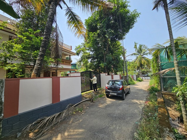 4 BHK 2000 Sq.ft. House for Sale in Aluva, Ernakulam