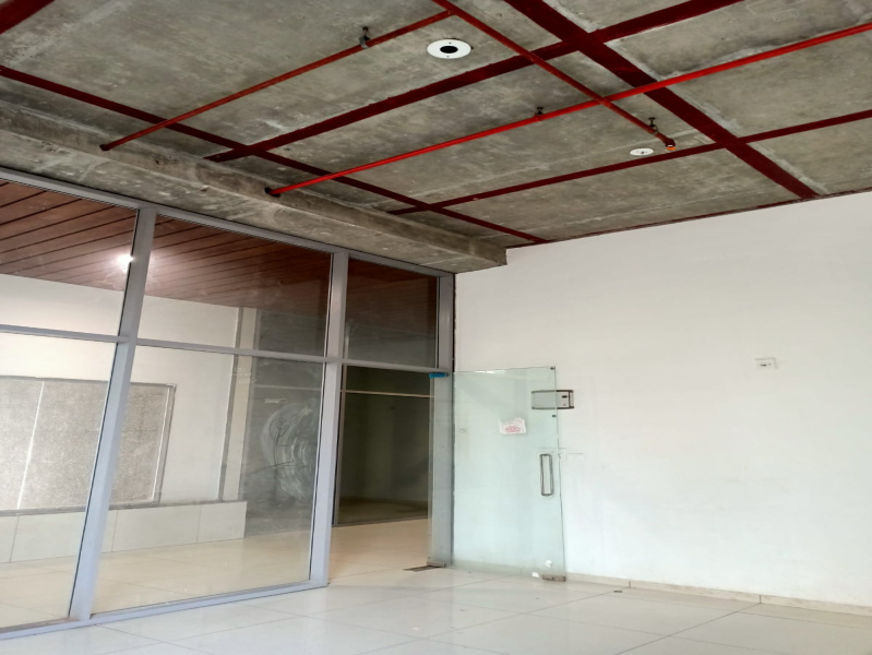  562 Sq.ft. Commercial Shop for Rent in Motera, Ahmedabad