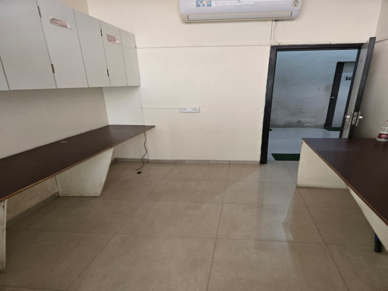  350 Sq.ft. Office Space for Rent in Datta Pada, Borivali East, Mumbai