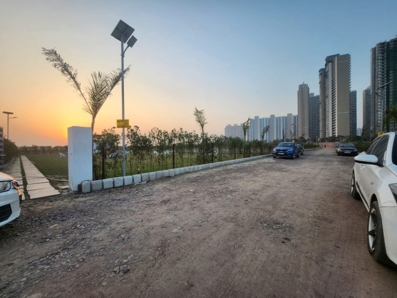 2 BHK 1008 Sq. Yards Farm House for Sale in Noida Expressway, Noida-Greater Noida Expressway