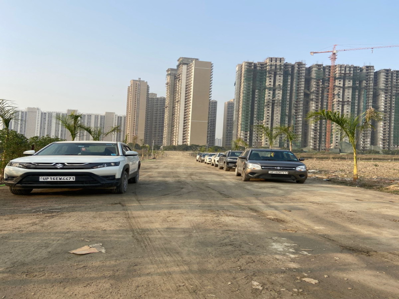 2 BHK 1008 Sq. Yards Farm House for Sale in Noida Expressway, Noida-Greater Noida Expressway