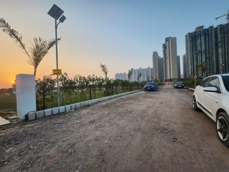 2 BHK 1008 Sq. Yards Farm House for Sale in Noida Expressway, Noida-Greater Noida Expressway