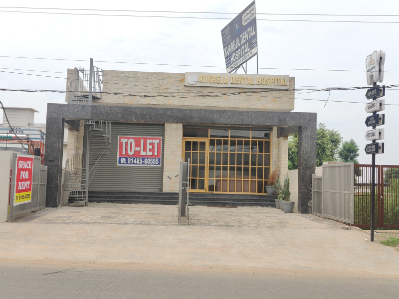  890 Sq.ft. Commercial Shop for Rent in Pakhowal Road, Ludhiana