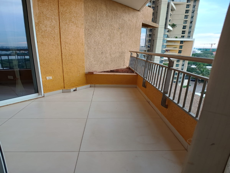 3 BHK 2460 Sq.ft. Apartment for Rent in Old Madras Road, Bangalore