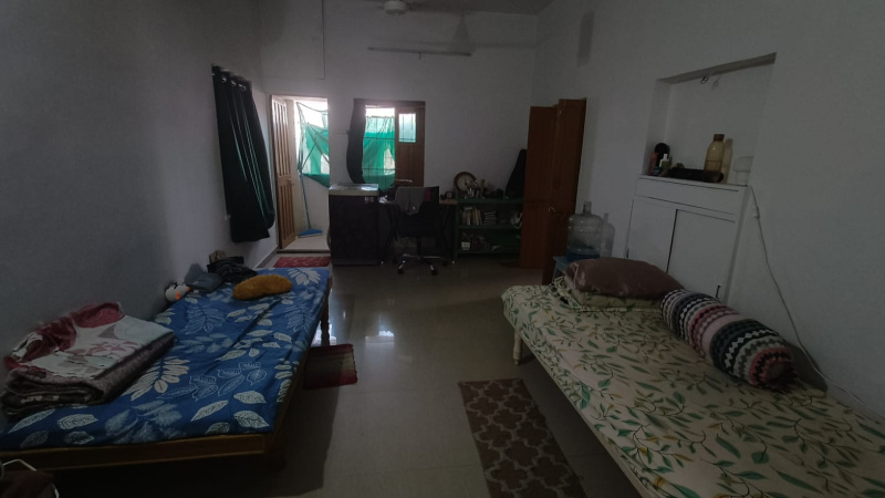 1 BHK 100 Sq.ft. Apartment for Rent in 100 Ft Ring Road, Ahmedabad