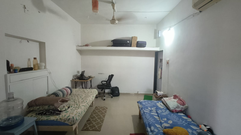 1 BHK 100 Sq.ft. Apartment for Rent in 100 Ft Ring Road, Ahmedabad