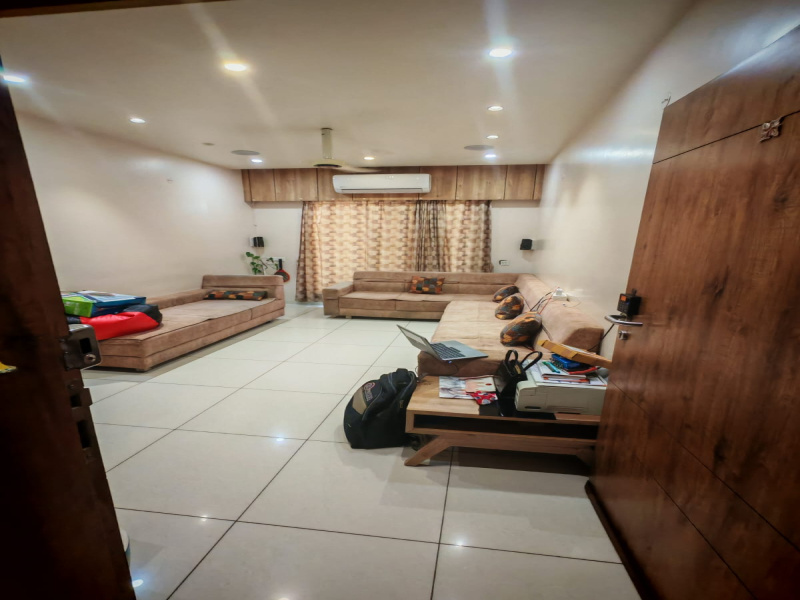 2 BHK 835 Sq.ft. Apartment for Sale in Jivraj Park, Rajkot