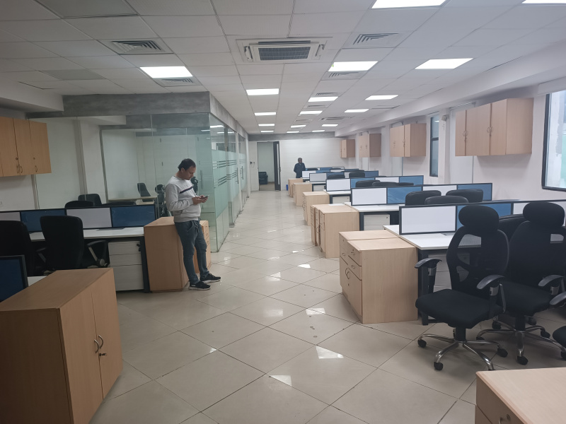  Office Space 1800 Sq.ft. for Sale in Green Park, Delhi