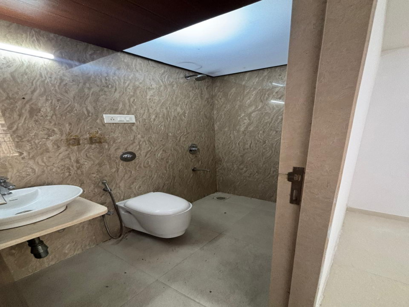 2 BHK 600 Sq.ft. Apartment for Sale in Andheri West, Mumbai