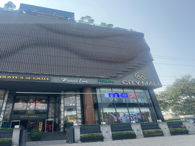  2450 Sq. Yards Business Center for Sale in Model Town, Yamunanagar