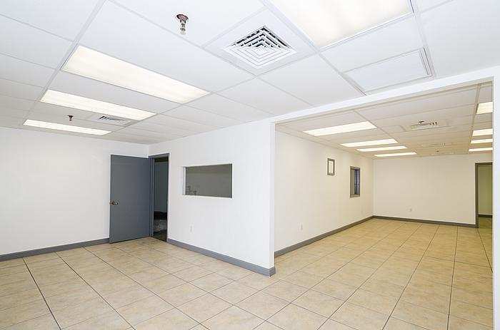 Showroom 6400 Sq.ft. for Rent in