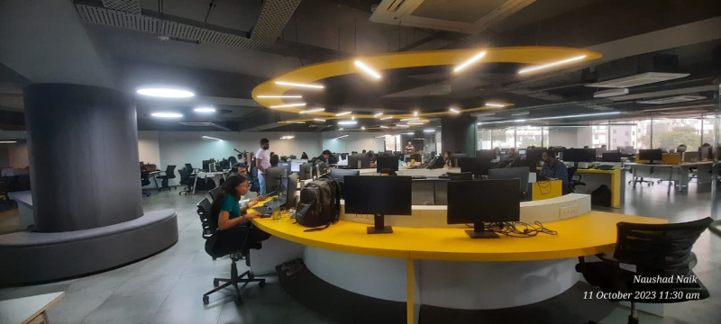  Office Space 10000 Sq.ft. for Rent in Adajan, Surat