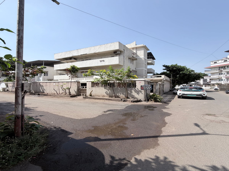  425 Sq. Yards Residential Plot for Sale in Adajan, Surat
