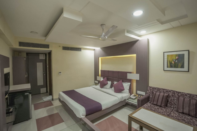  Hotels 24000 Sq.ft. for Sale in M G Road, Indore
