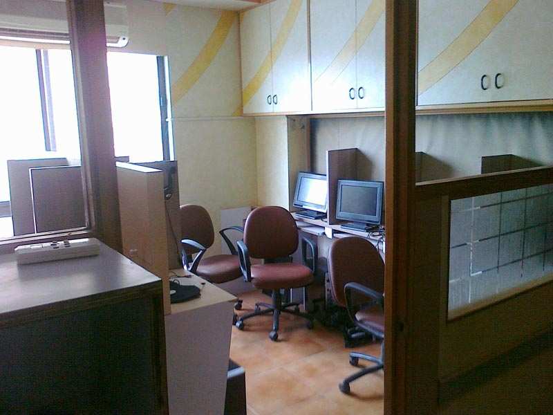 Office Space 900 Sq.ft. for Rent in Main Road,
