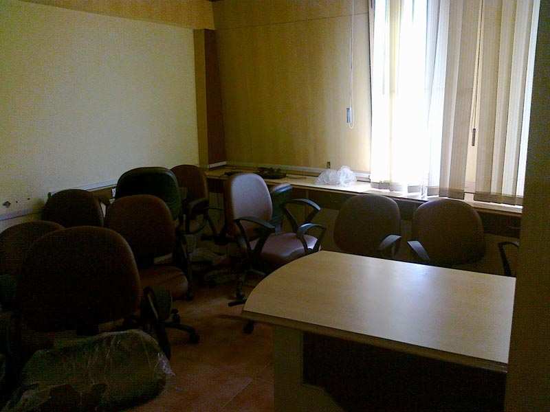 Office Space 1000 Sq.ft. for Rent in Main Road,