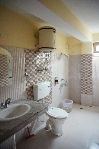 Guest House 5000 Sq.ft. for Rent in Talganj, Agra