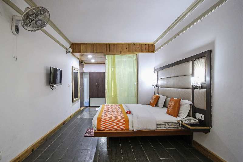 Hotels 18000 Sq.ft. for Rent in Mallital, Nainital