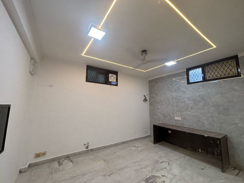  Office Space 1600 Sq.ft. for Rent in Kalkaji, Delhi