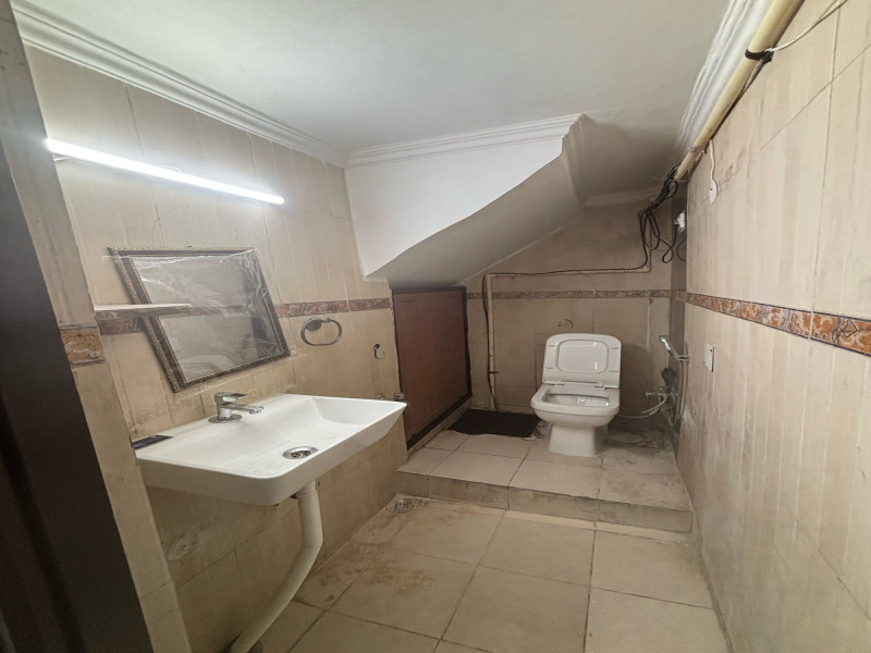  Office Space 1600 Sq.ft. for Rent in Kalkaji, Delhi