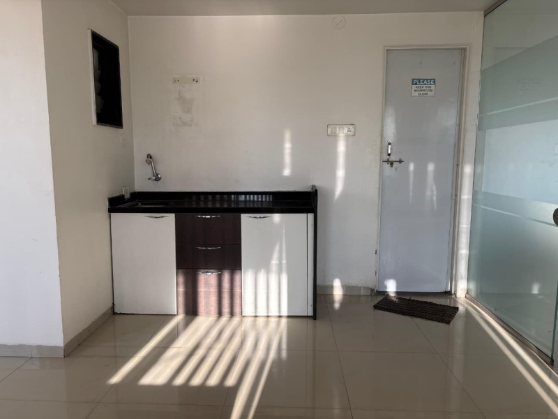  1075 Sq.ft. Office Space for Rent in Mumbai Naka, Nashik